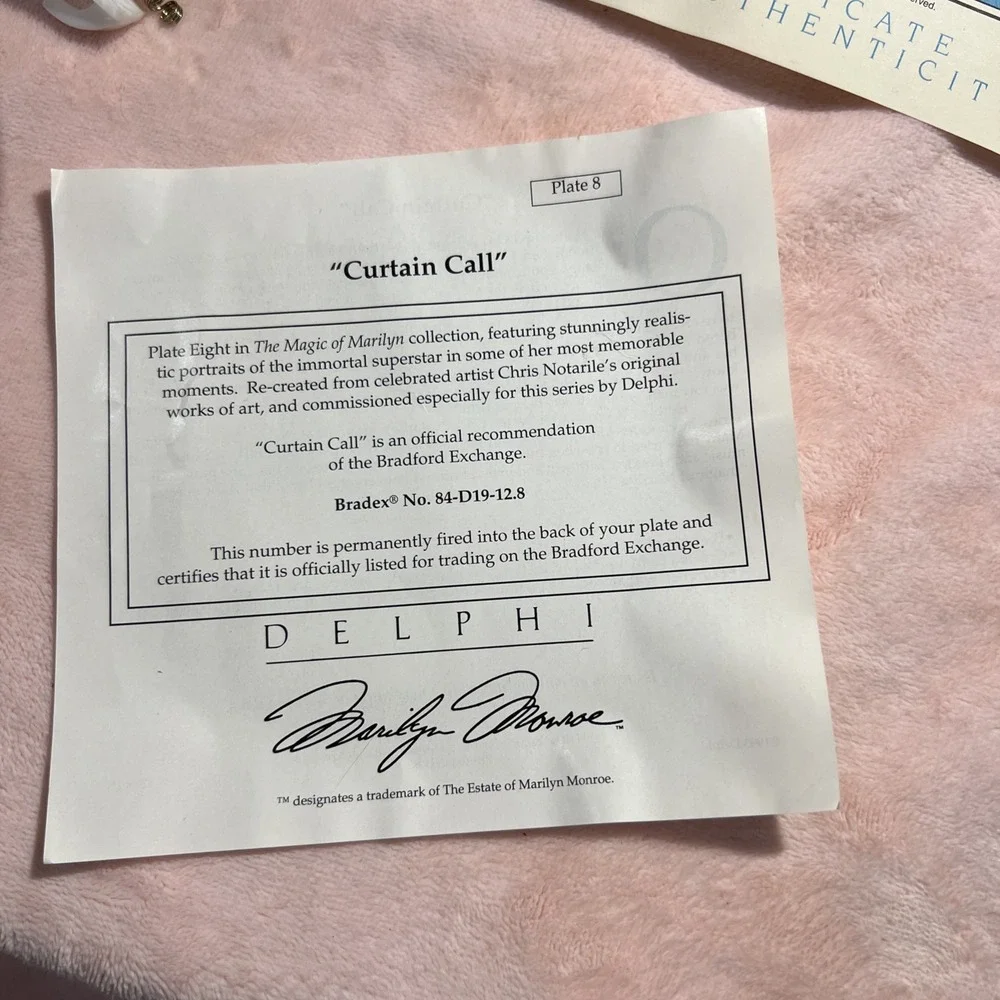 Marilyn Monroe curtain call Delphi collector plate‎ with hanger